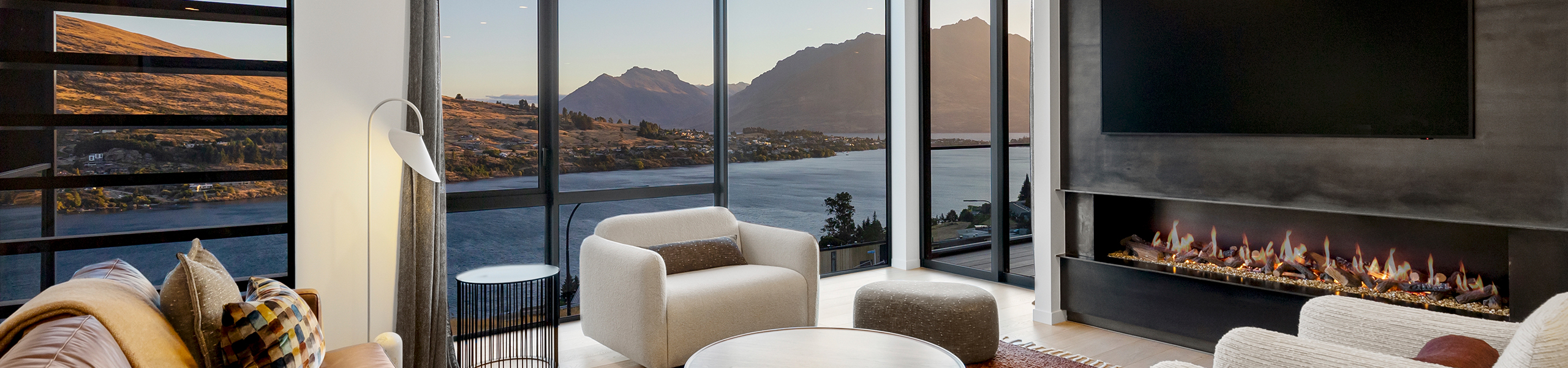 Dis Queenstown Tall Banner