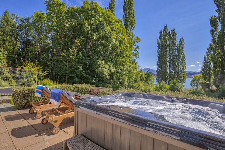 View From Hot Tub at Waters Edge Overlooking Lake