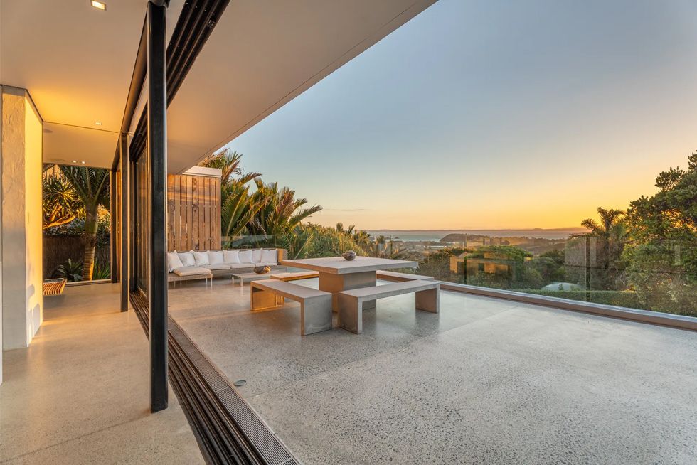 Buyers Guide 0007 38 View